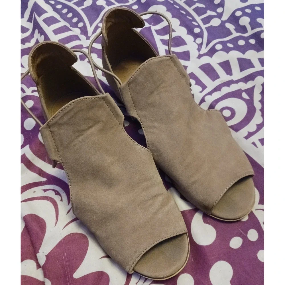 Lucky Brand Girls Genuine Leather Low Heel Open Toe Booties, Size 5‎
